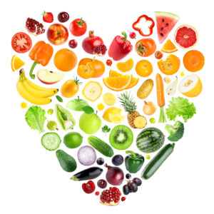 Hjerte laget av frukt og grønnsaker